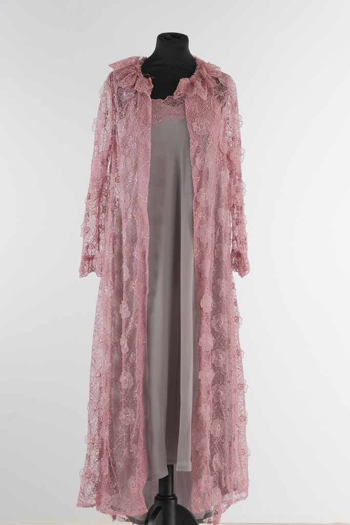 Camisón tirantes gris con cola y encaje rosa
