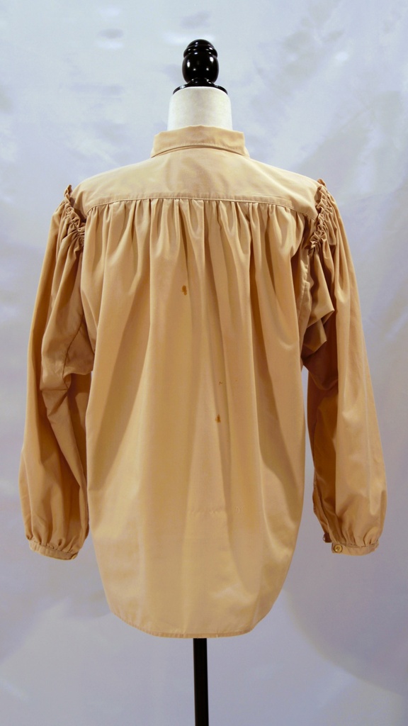 Camisa rosa indumentaria antigua