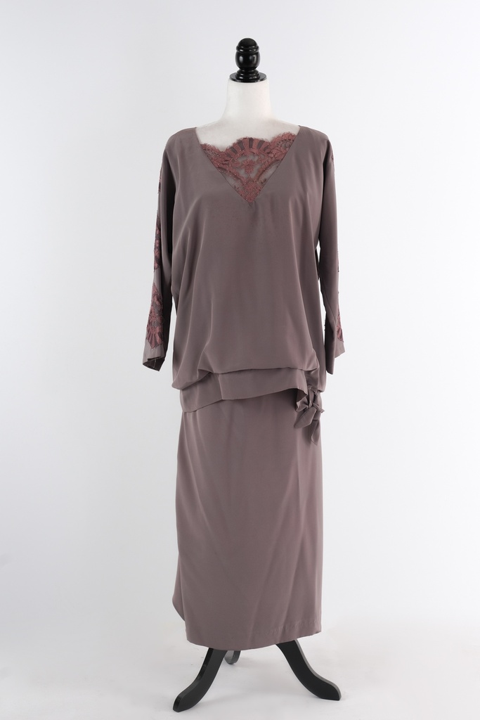 Conjunto años 20 blusa+falda larga satén lila