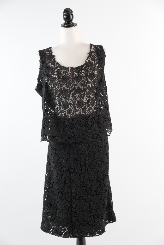 Cuerpo +falda con godets guipur negro