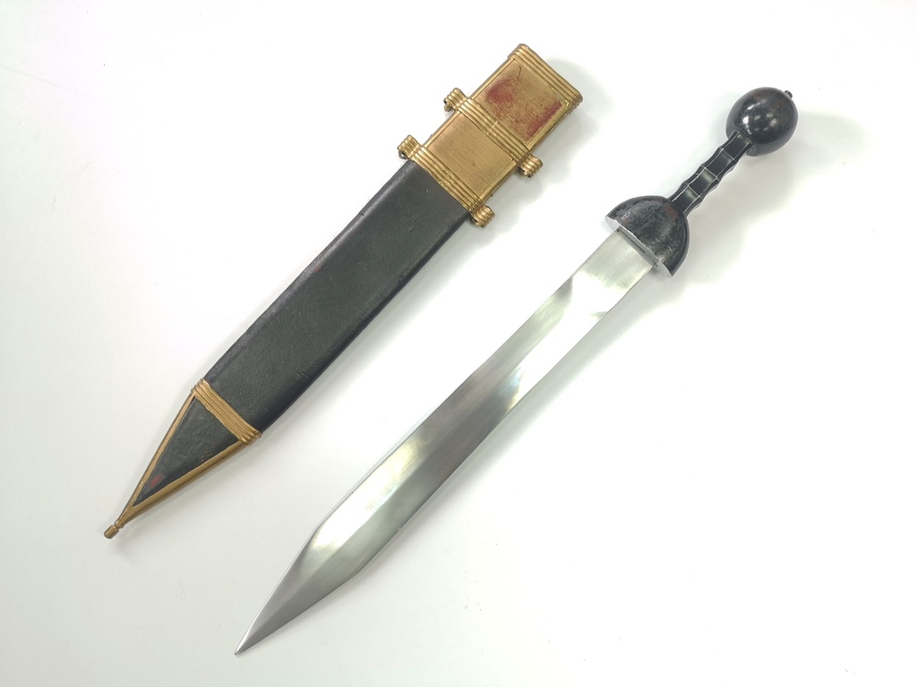 Espada gladius con vaina