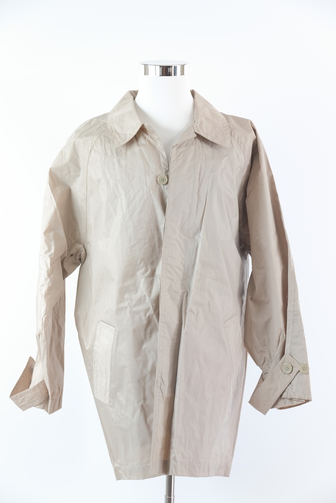Gabardina rígida imperdible beige