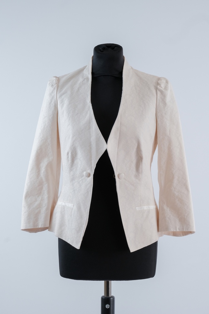 Americana cruda sin cuello escote pico y brocado