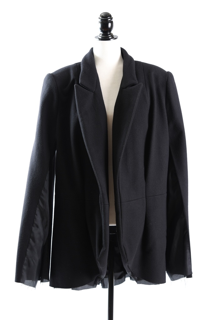 Chaquetón negro con frunces