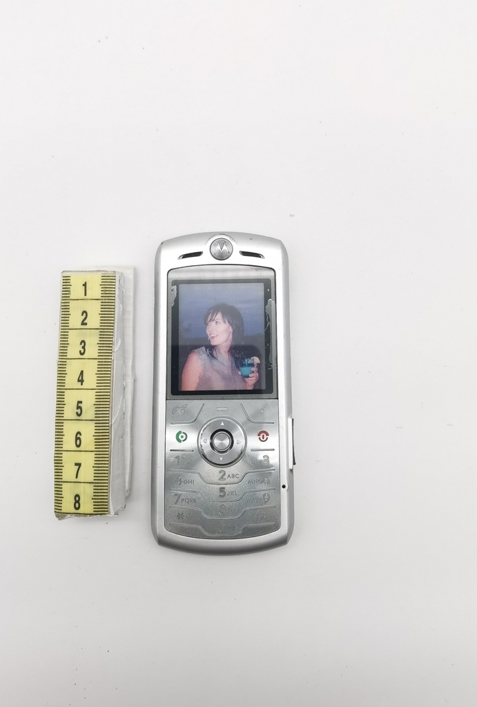 Teléfono móvil Motorola SLVR L7 (maqueta)