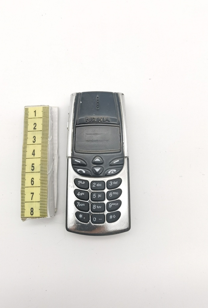 Teléfono móvil Nokia 8810 (maqueta)