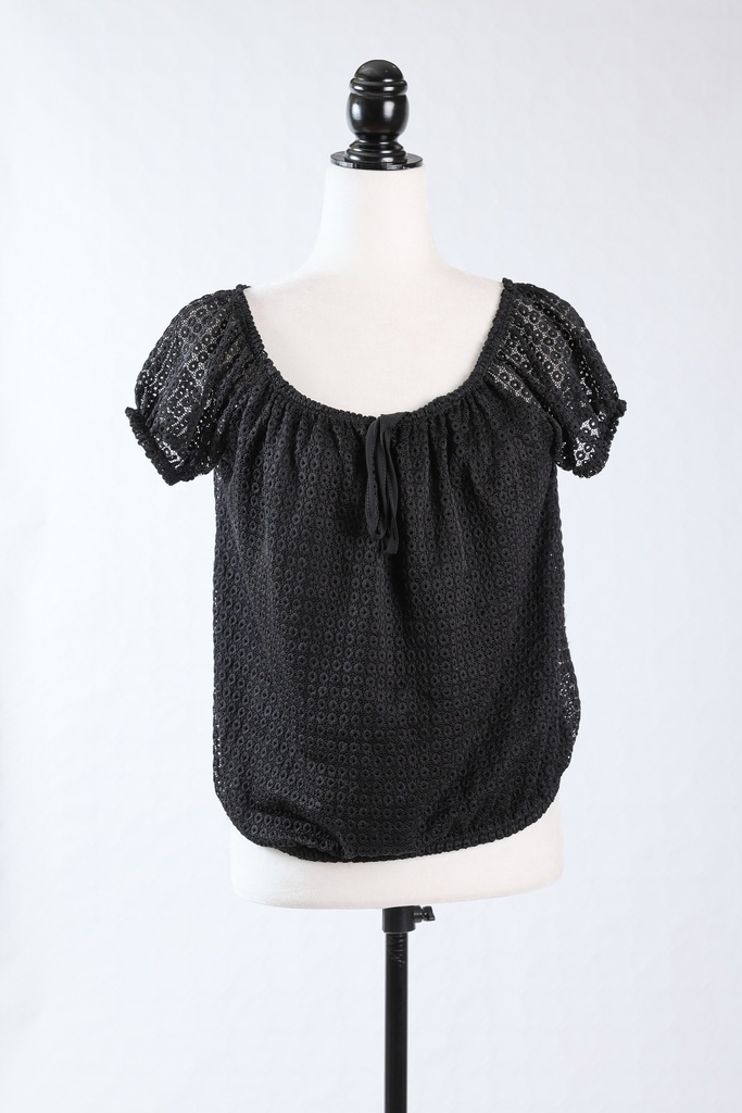 Camiseta negra calados M/C goma en cintura