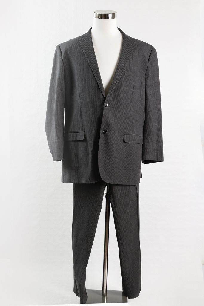 Traje negro rayado