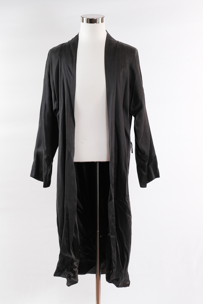 kimono de seda negro tipo batín