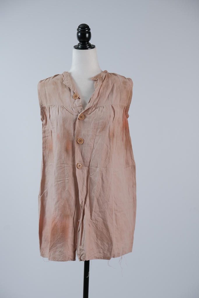 Blusa  botones delanteros ambientada