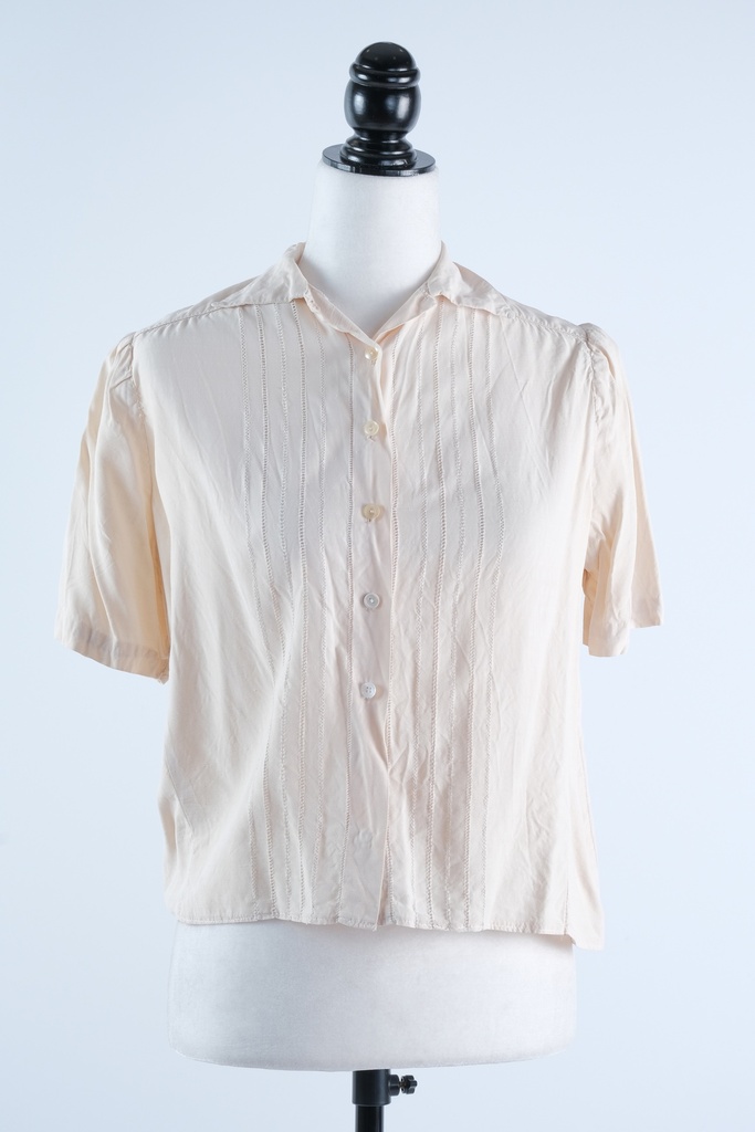 Blusa antigua con vainica en delantero