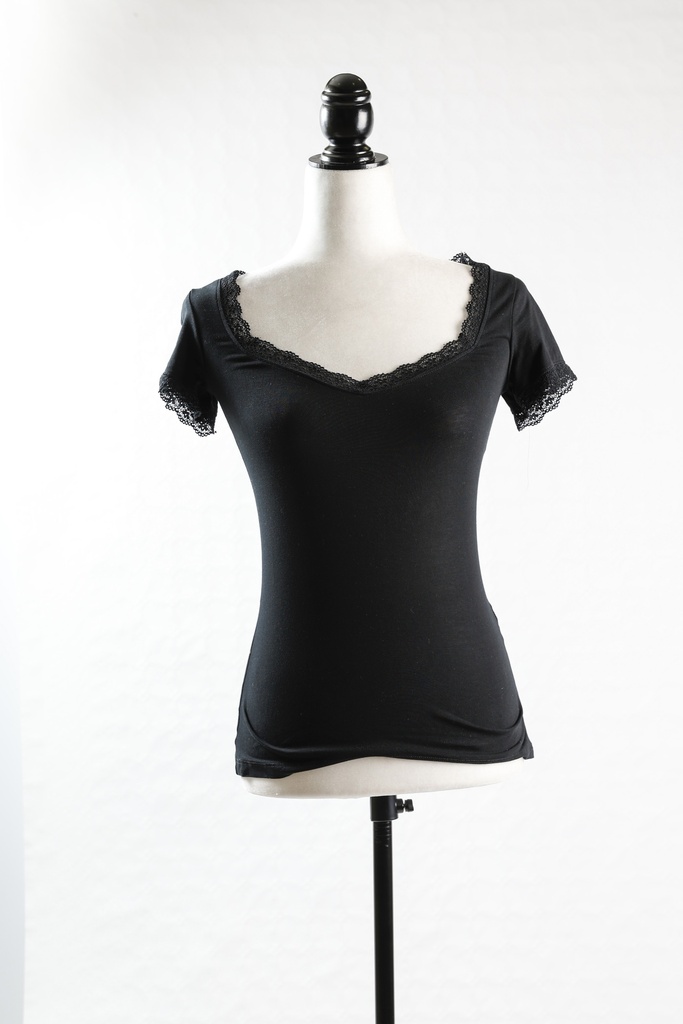 Camiseta interior negro manga corta con puntilla (D. Elvira)