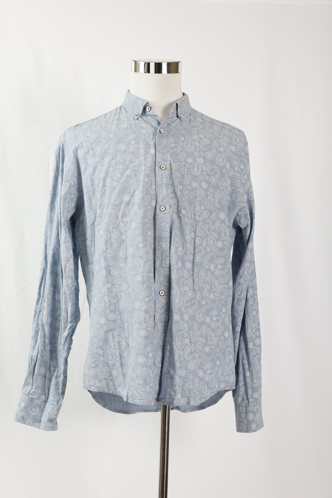 Camisa paisley azul claro y blanco
