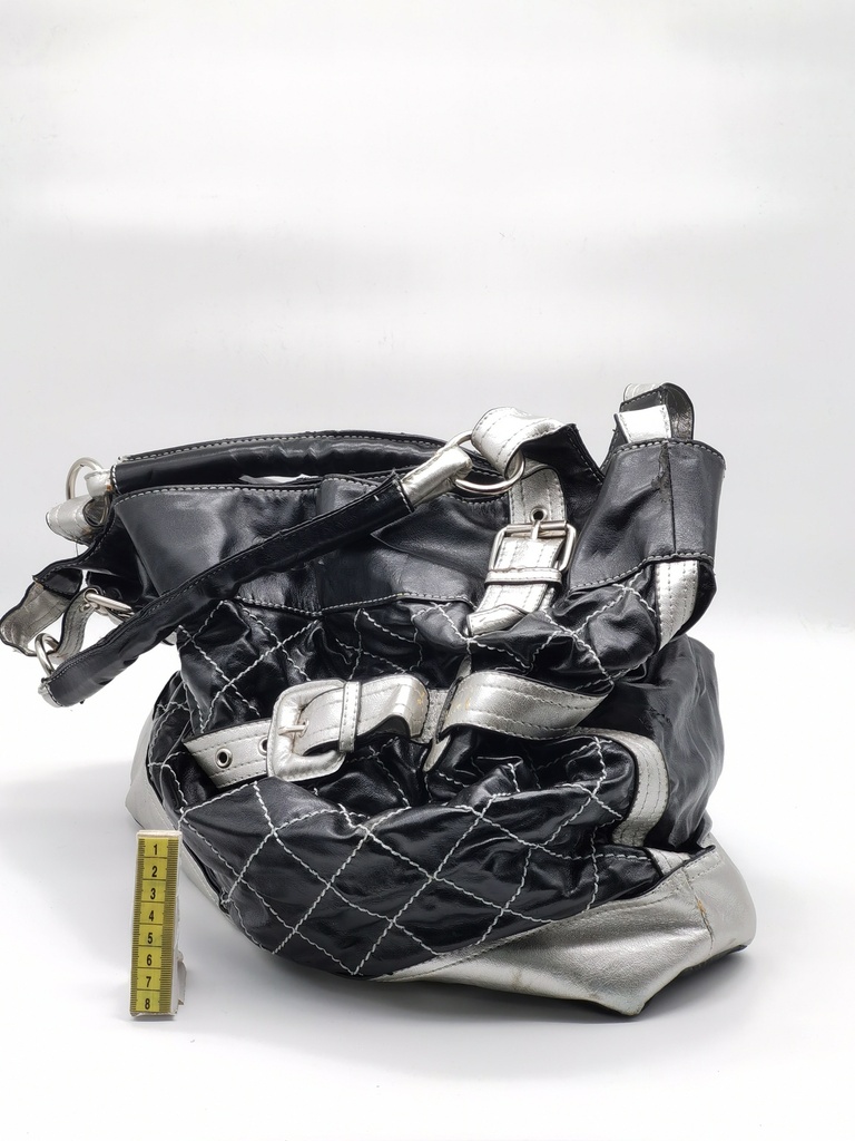 Bolso negro y plateado