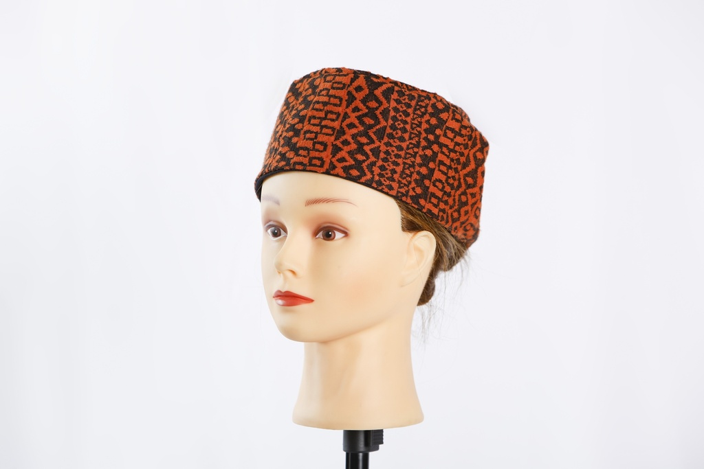 Sombrero estampado naranja y negro