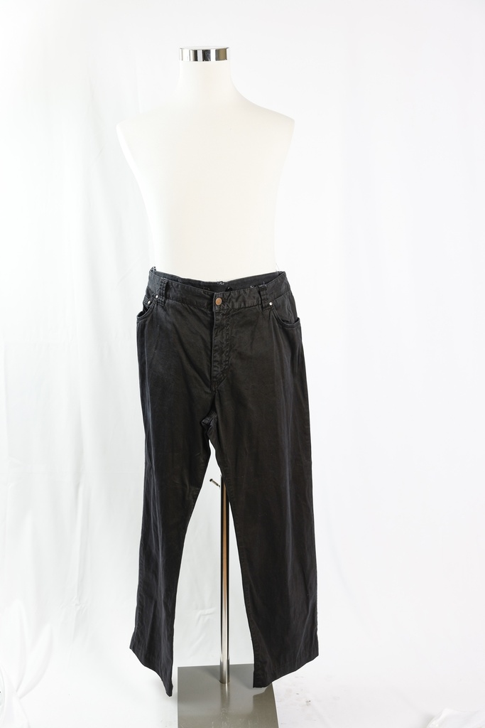 Pantalón vaquero negro (Ángel Gavela)