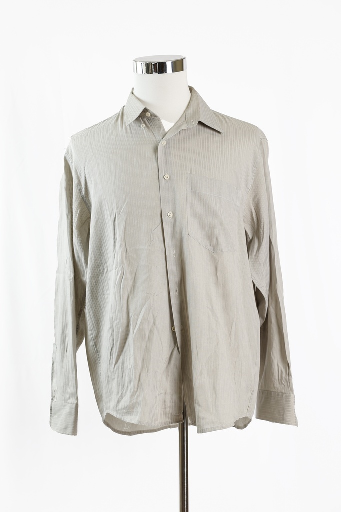 Camisa gris varillada