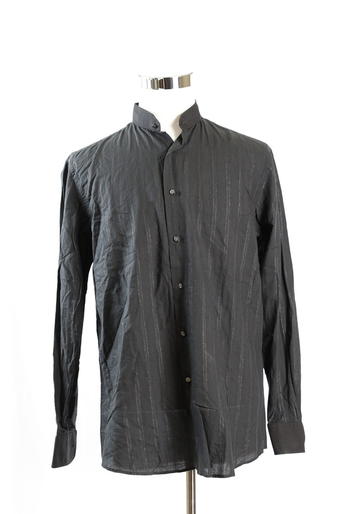 Camisa negra varillada brillante