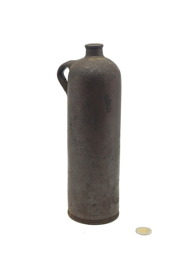 Botella de barro
