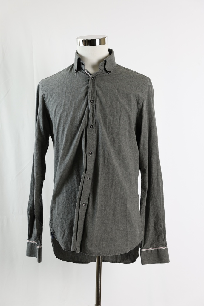 Camisa gris oscuro