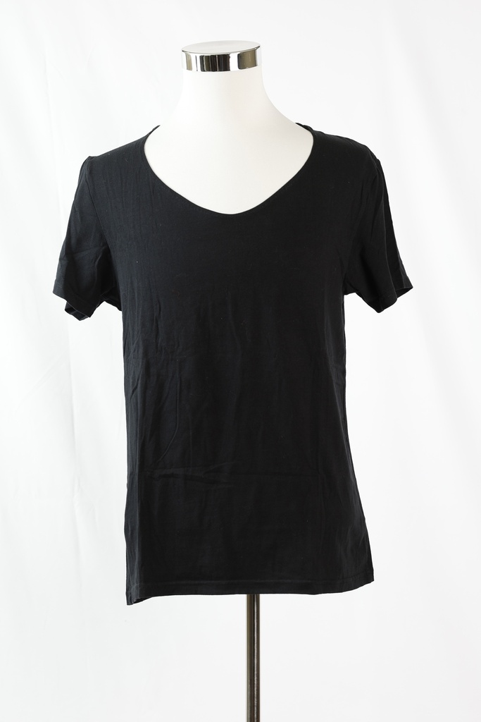 Camiseta negro manga corta escote grande