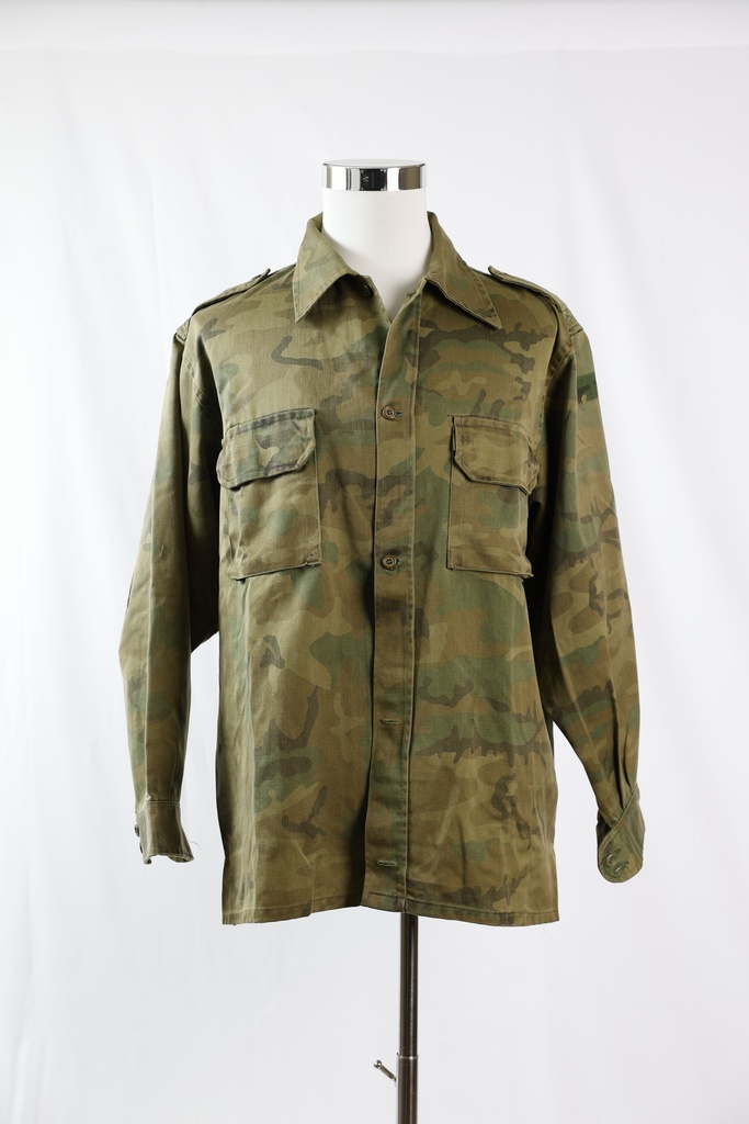 Chaqueta militar camuflaje