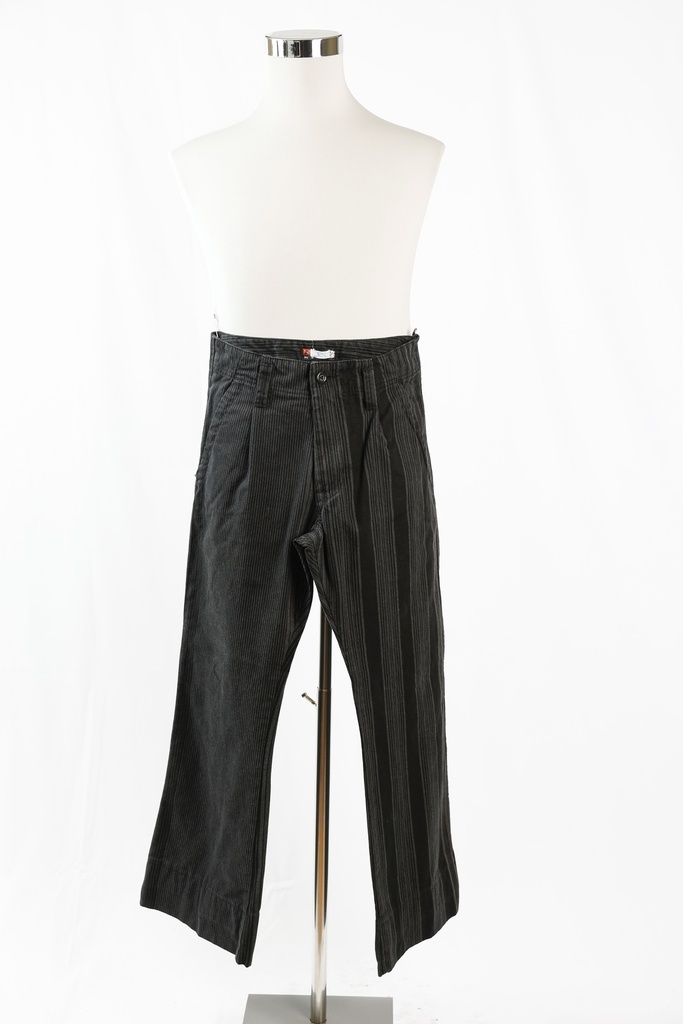 Pantalón vaquero gris con raya