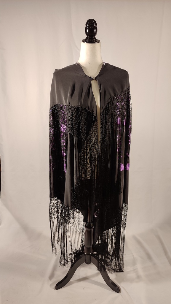 Mantón de manila negro con bordados flores morado