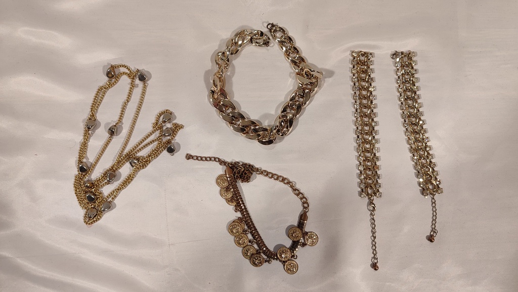 Conjunto de joyas variadas(MARÍA B.)