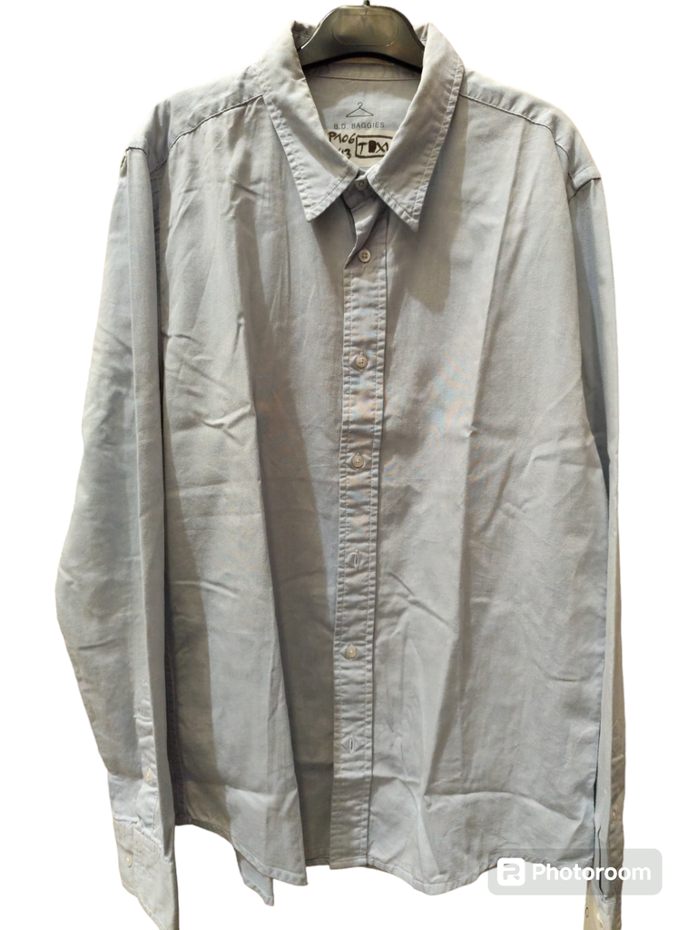 Camisa gris claro
