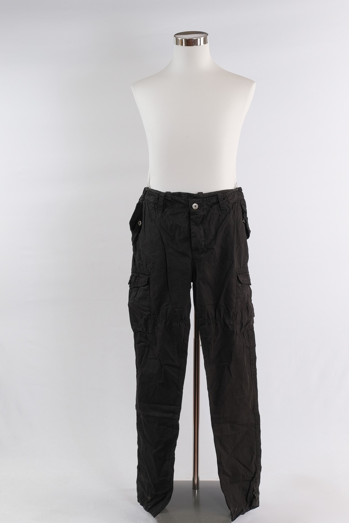Pantalón cargo negro