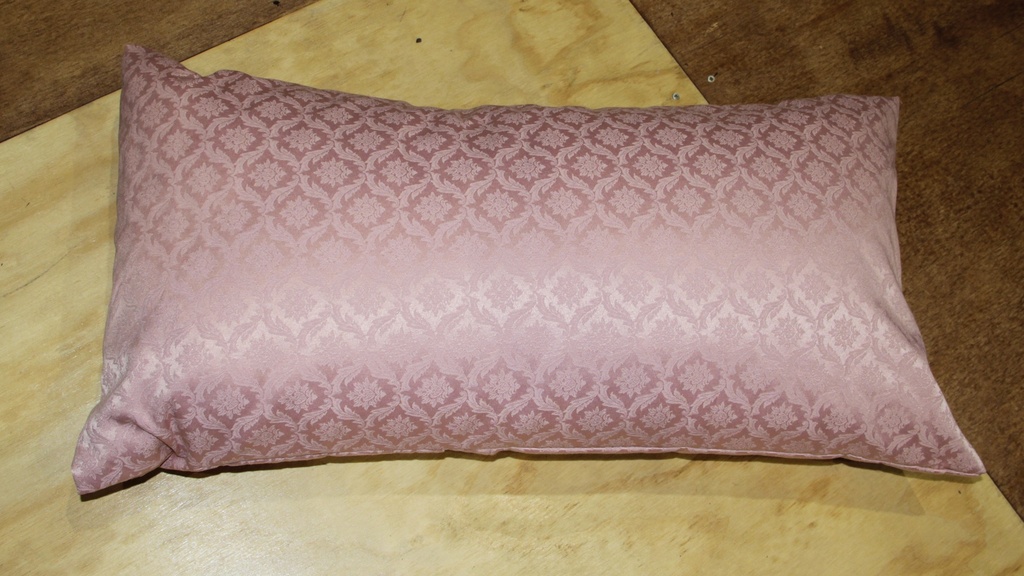 Cojín satén brocado rosa palo
