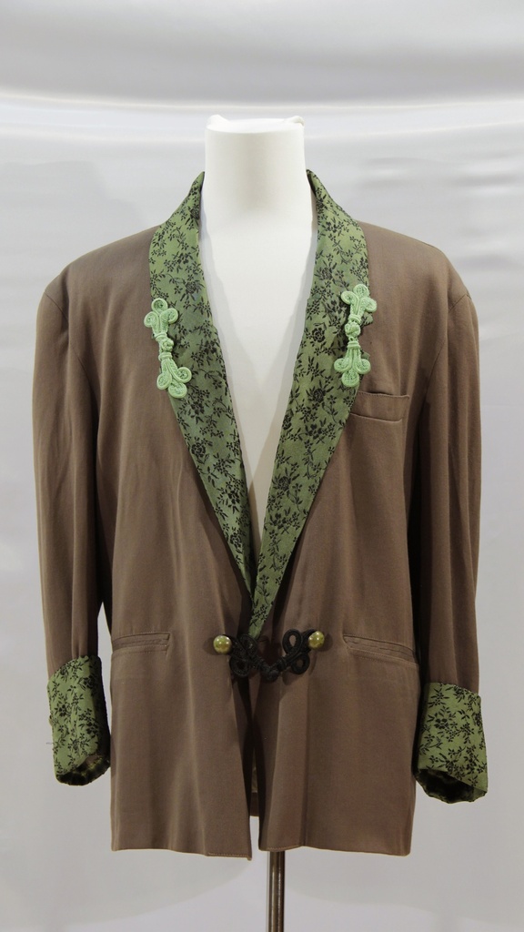 Americana marrón cuello y detalles verde
