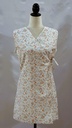Bata criada blanca con flores