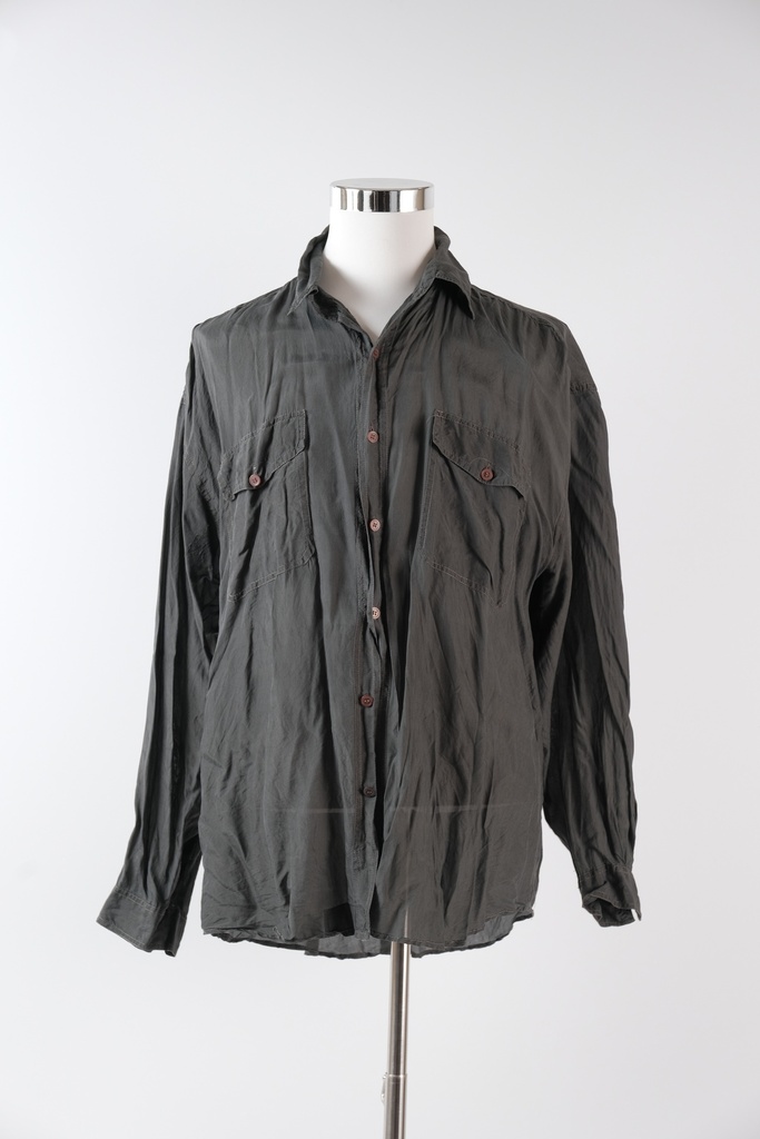 Camisa gris oscuro seda desgastada