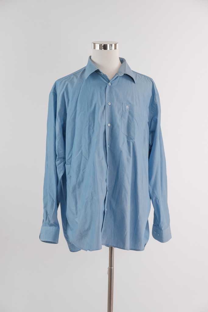 Camisa de vestir azul cielo con bolsillo