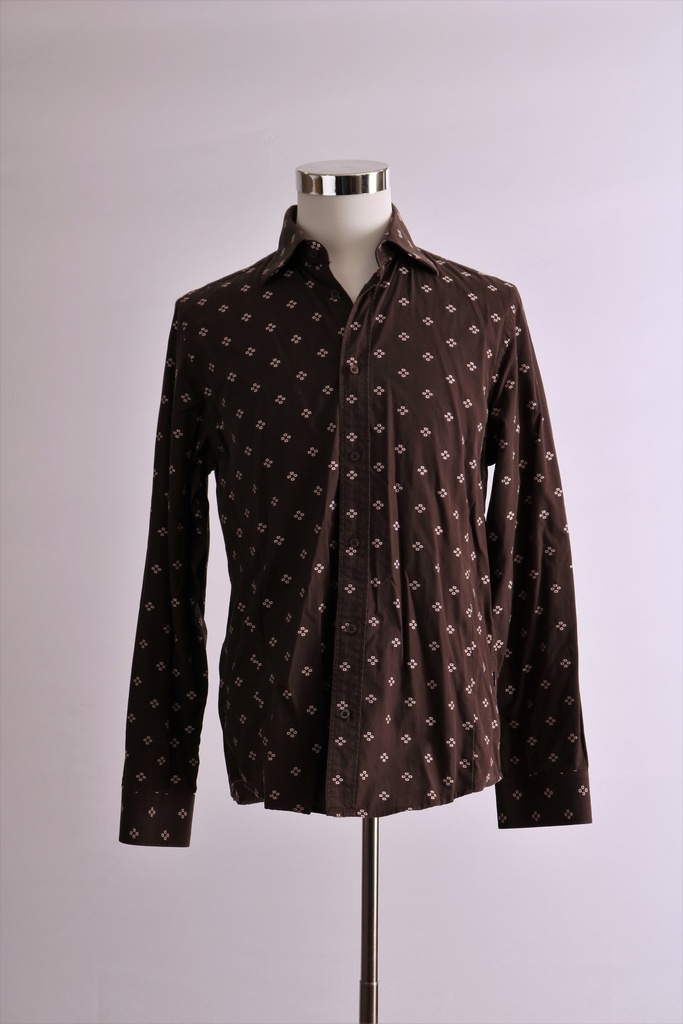 Camisa vestir marrón con motivos
