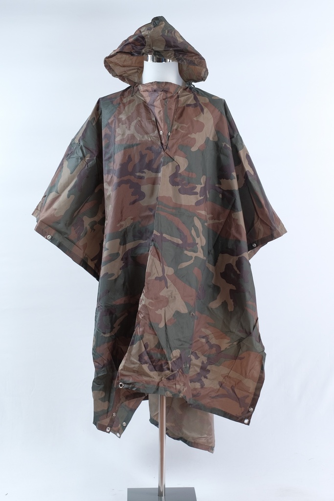 Capa camuflaje con capucha
