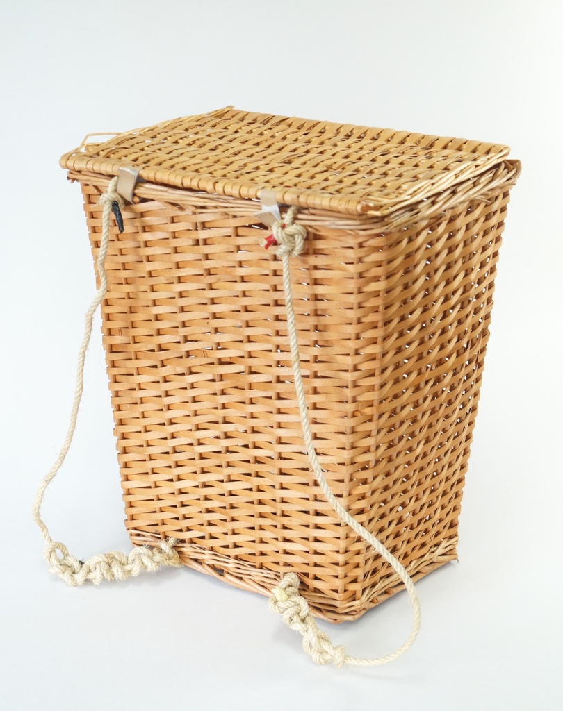 Cesta de mimbre con tapa