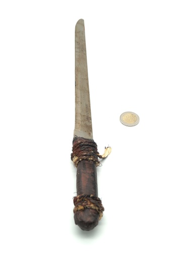 [OP00196] Cuchillo jamonero (atrezado)