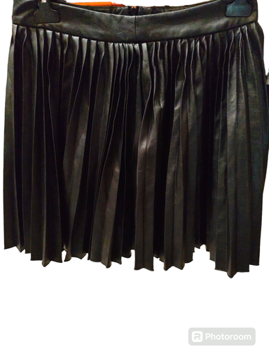 [OP01636] Minifalda plisada de polipiel negro