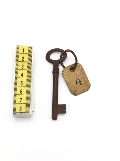 [OP02493] Lave antigua con llavero "4"