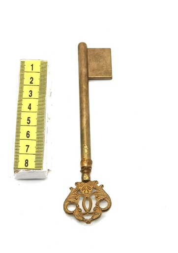 [OP02525] Llave antigua decorada grande