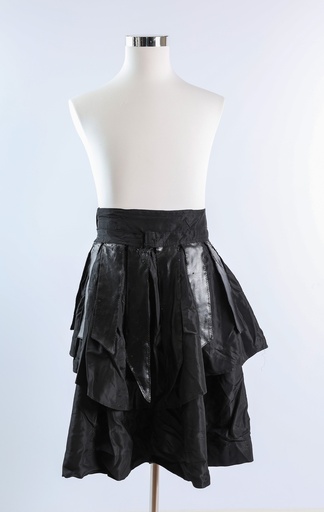 [OP03498] Falda corta negro con adorno tiras