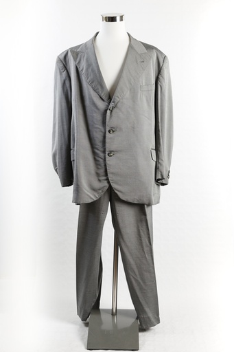 [OP03771] Traje gris perla con solapa antigua