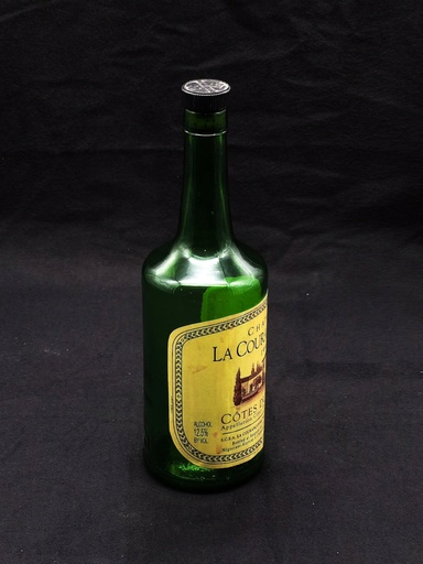 [OP03996] Botella de vino tinto