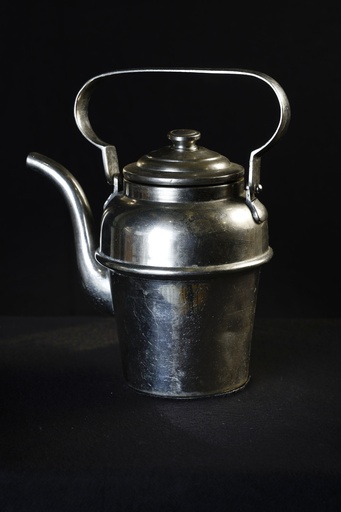 [OP04032] Cafetera con tapa de metal