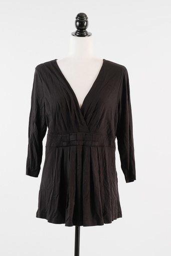 [OP01053] Blusa en negro escote pico con pliegues
