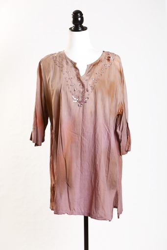 [OP03197] Blusa granate escote caja ambientada