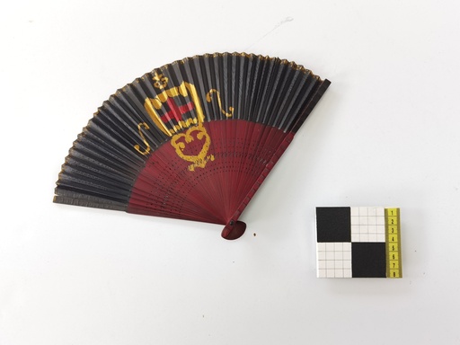 [OP01671] Abanico con escudo pintado a mano